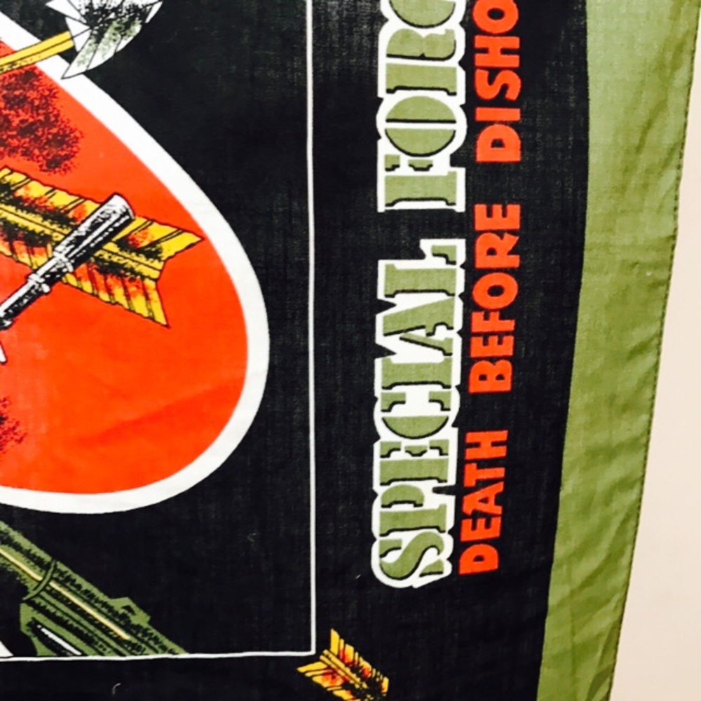 VINTAGE SPECIAL FORCES RED BERET HANDKERCHIEF 0258 - Picture 3 of 5